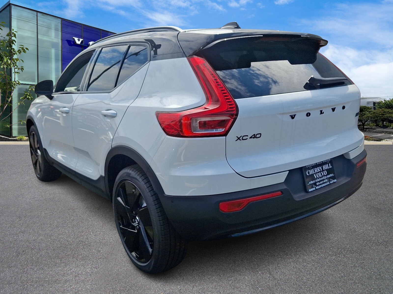 2026 Volvo XC40 photo 2