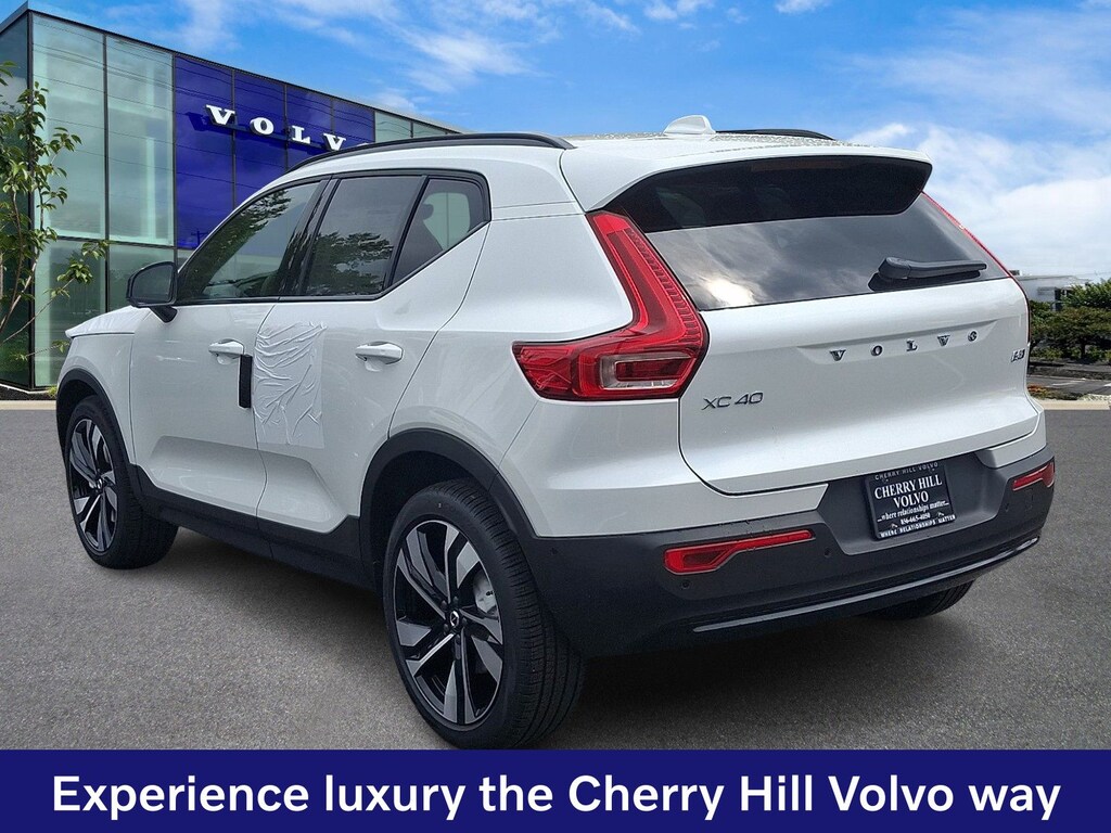New 2026 Volvo XC40 B5 Ultra SUV
