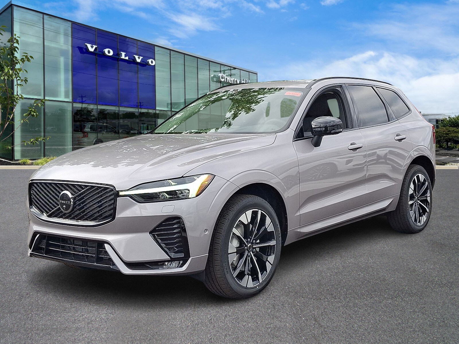 2026 Volvo XC60 B5 Plus photo 2