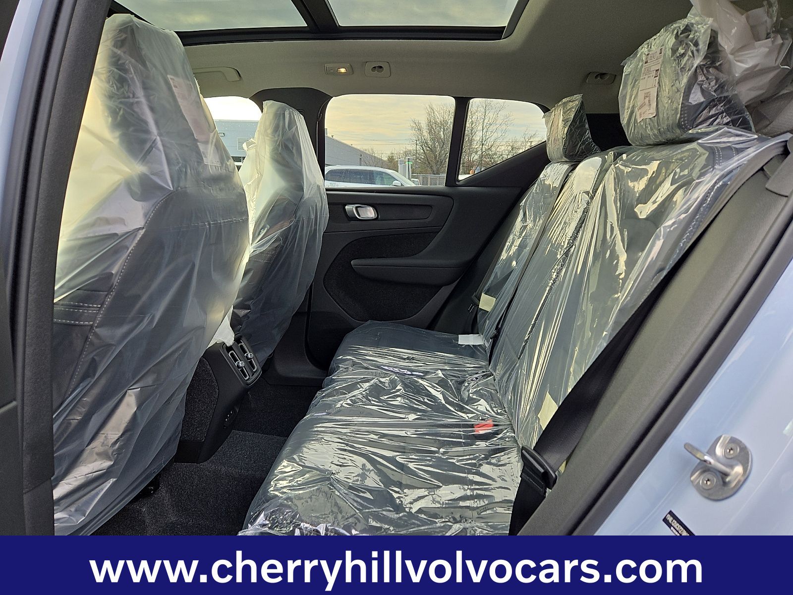 2026 Volvo XC40 Plus - Photo 7