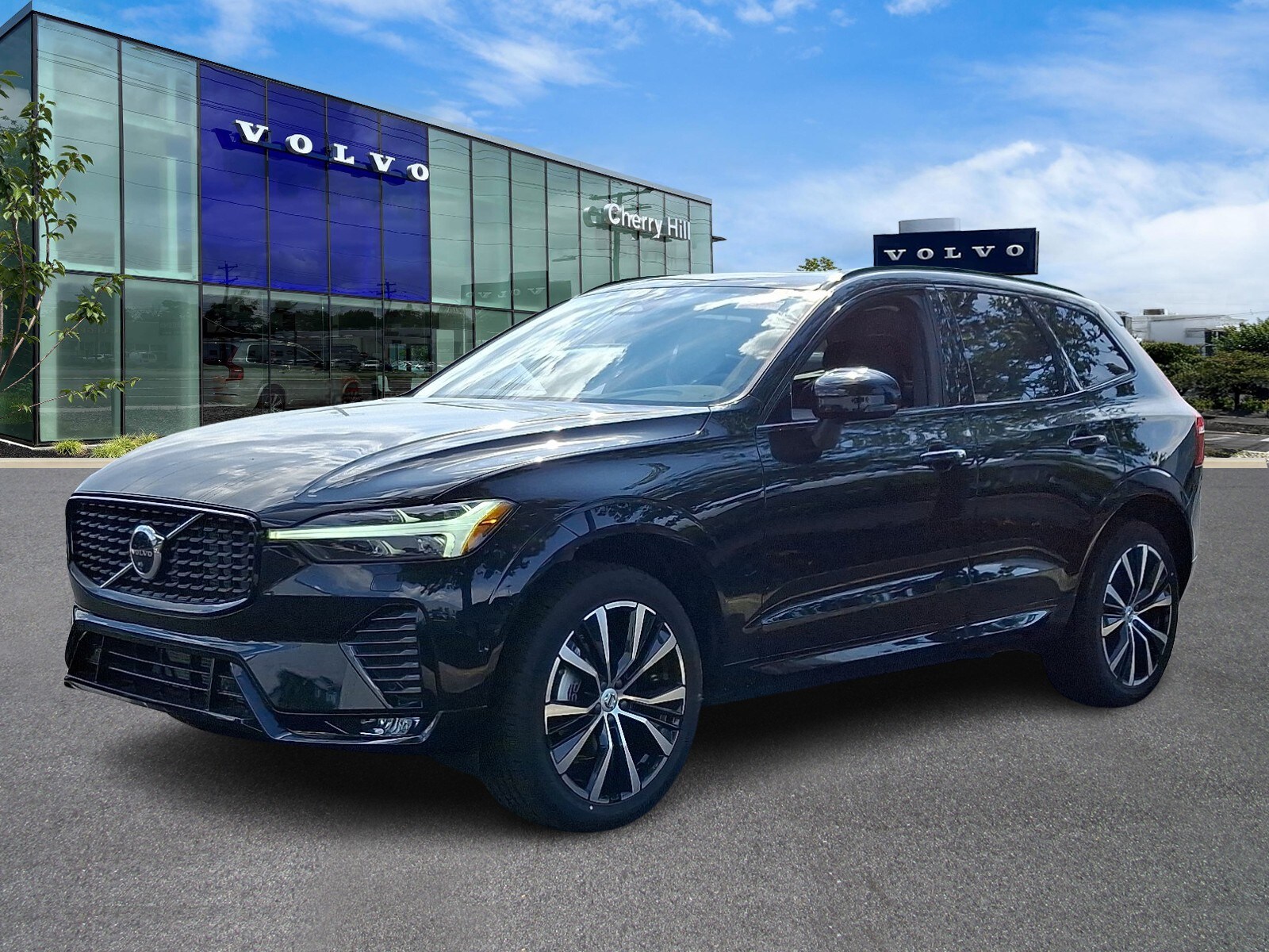 2025 Volvo XC60 B5 Plus photo 2
