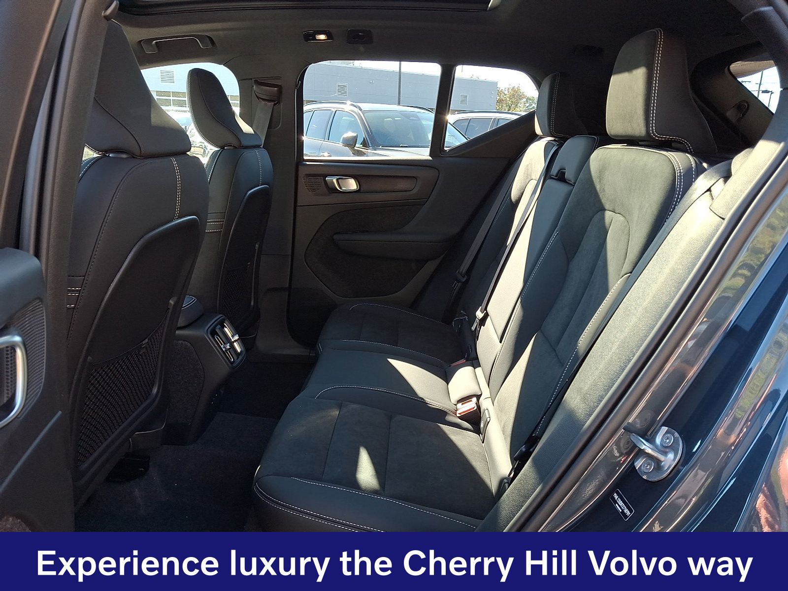2026 Volvo XC40 Ultra Black Edition - Photo 7