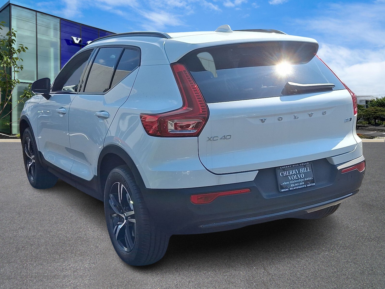 2026 Volvo XC40 Core photo 3