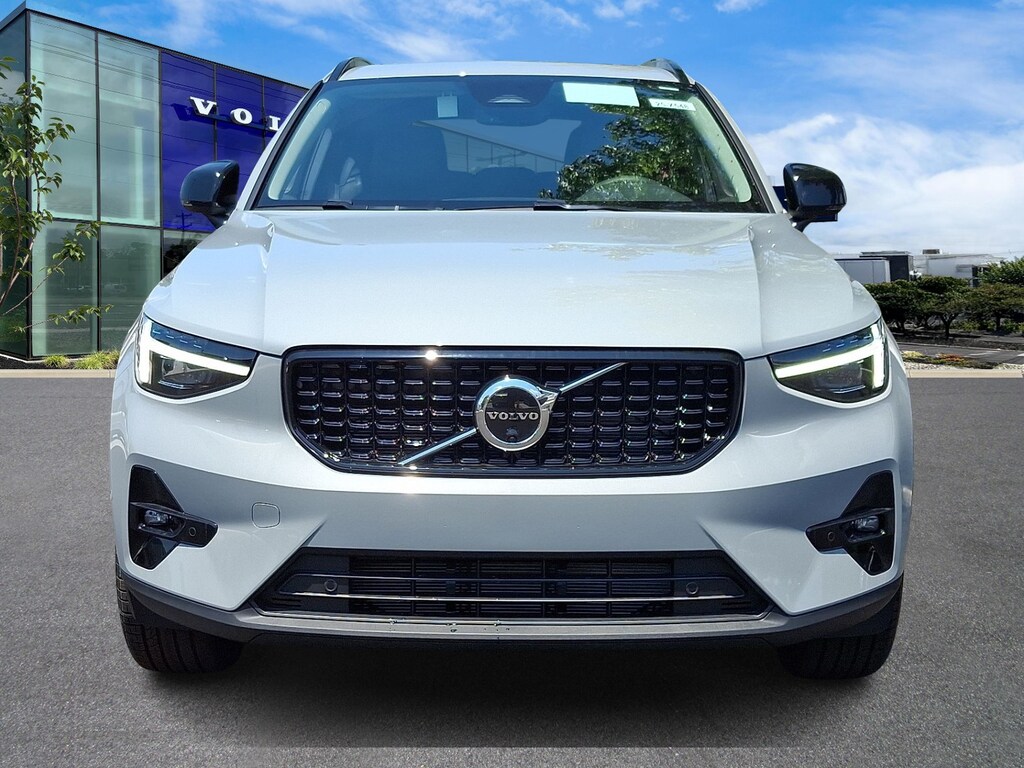 Certified 2025 Volvo XC40 B5 AWD Plus Dark B5 Plus Dark Theme SUV