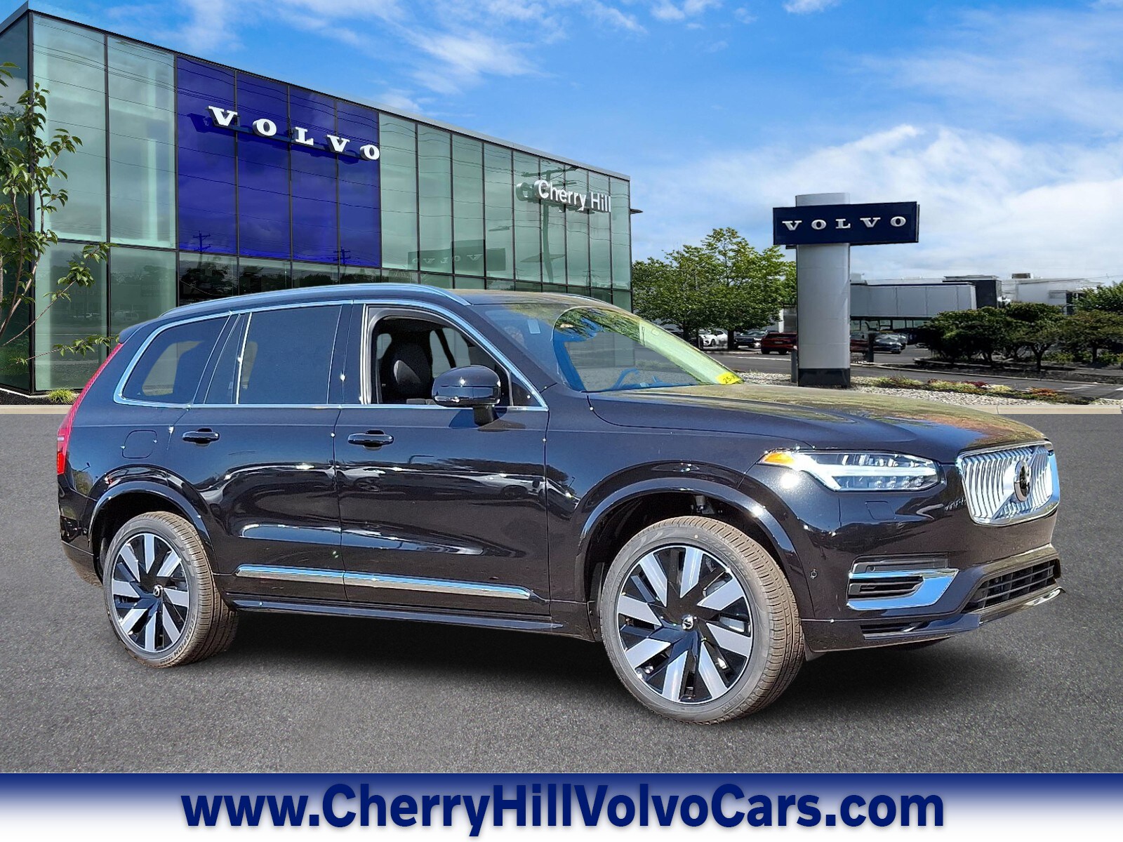 2025 Volvo XC90 plug-in hybrid SUV 