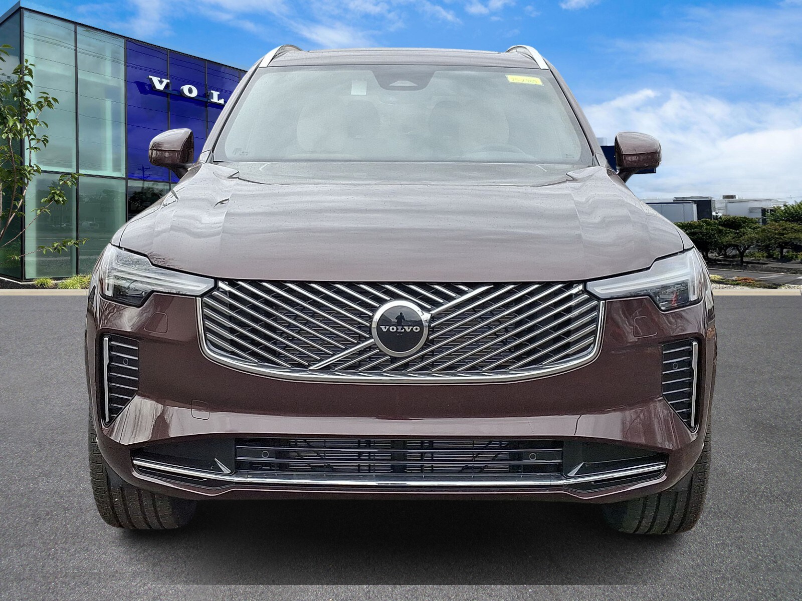 2025 Volvo XC90 B5 Core photo 2