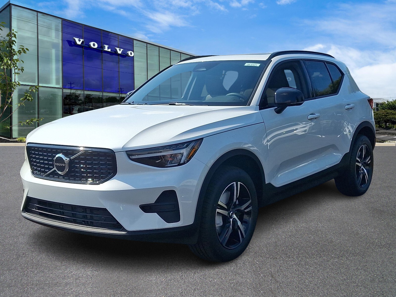 2026 Volvo XC40 Core photo 2