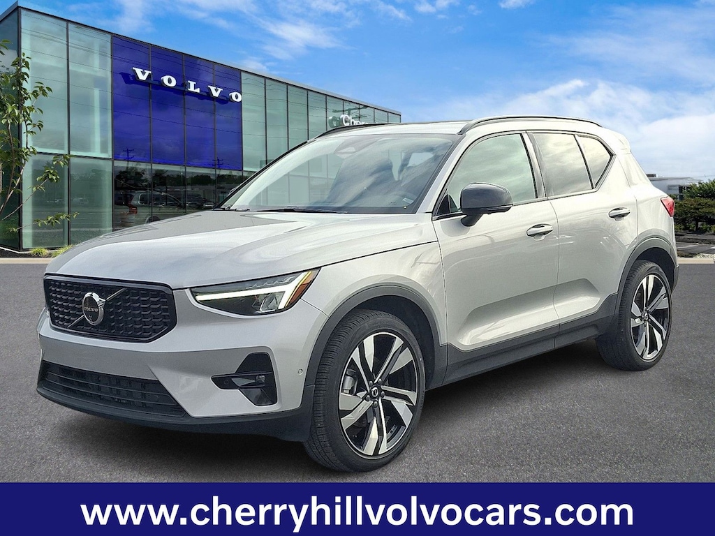 Certified 2025 Volvo XC40 B5 Plus Dark Theme SUV