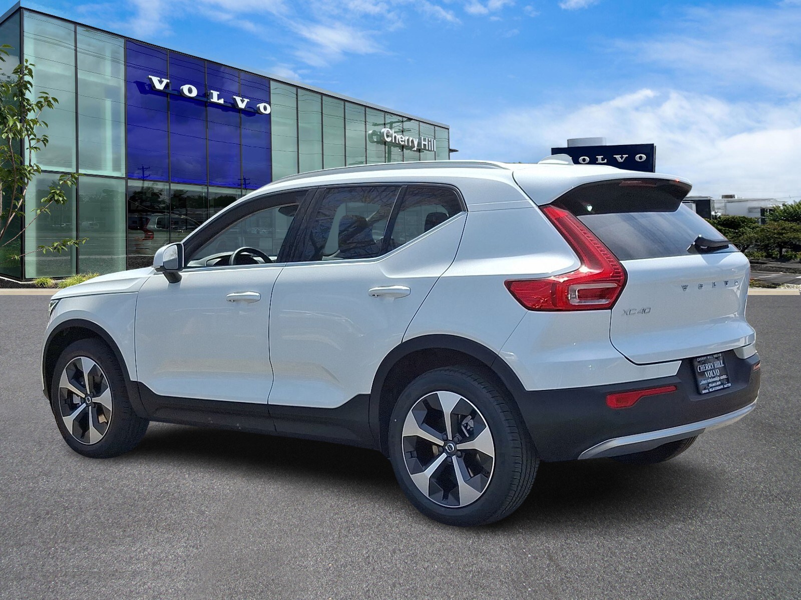 2025 Volvo XC40 AWD Core photo 3