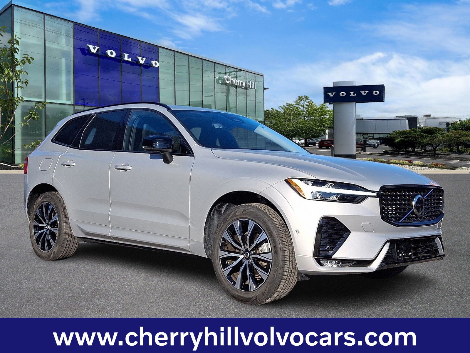 2025 Volvo XC60 Plus's photo