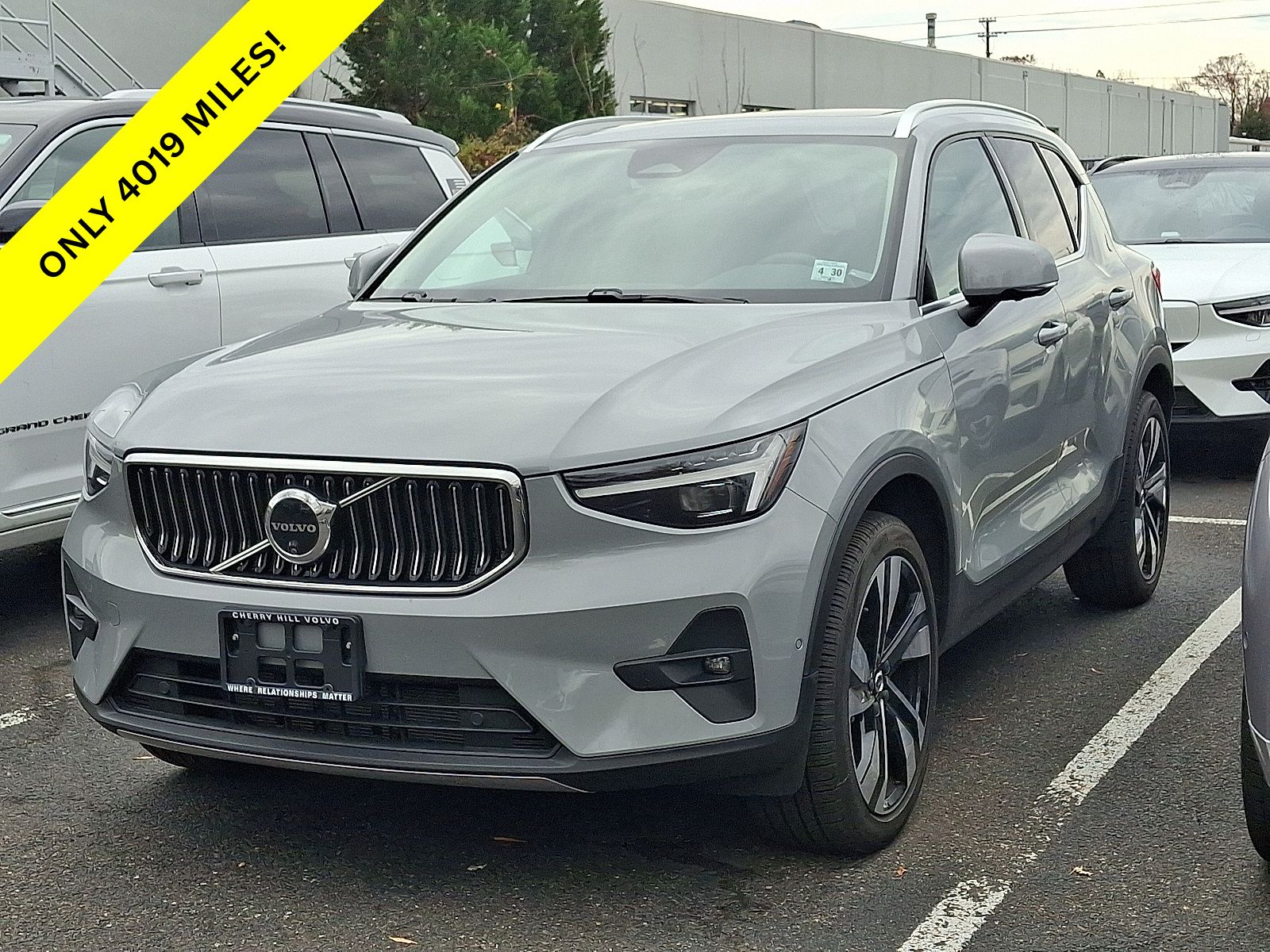 2025 Volvo XC40 photo 2