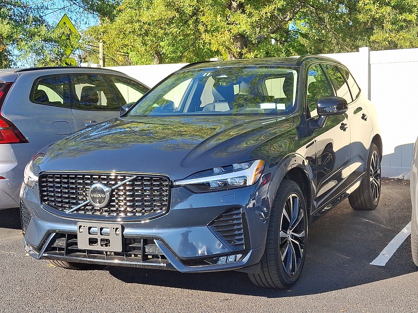 2025 Volvo XC60 B5 Plus photo 3