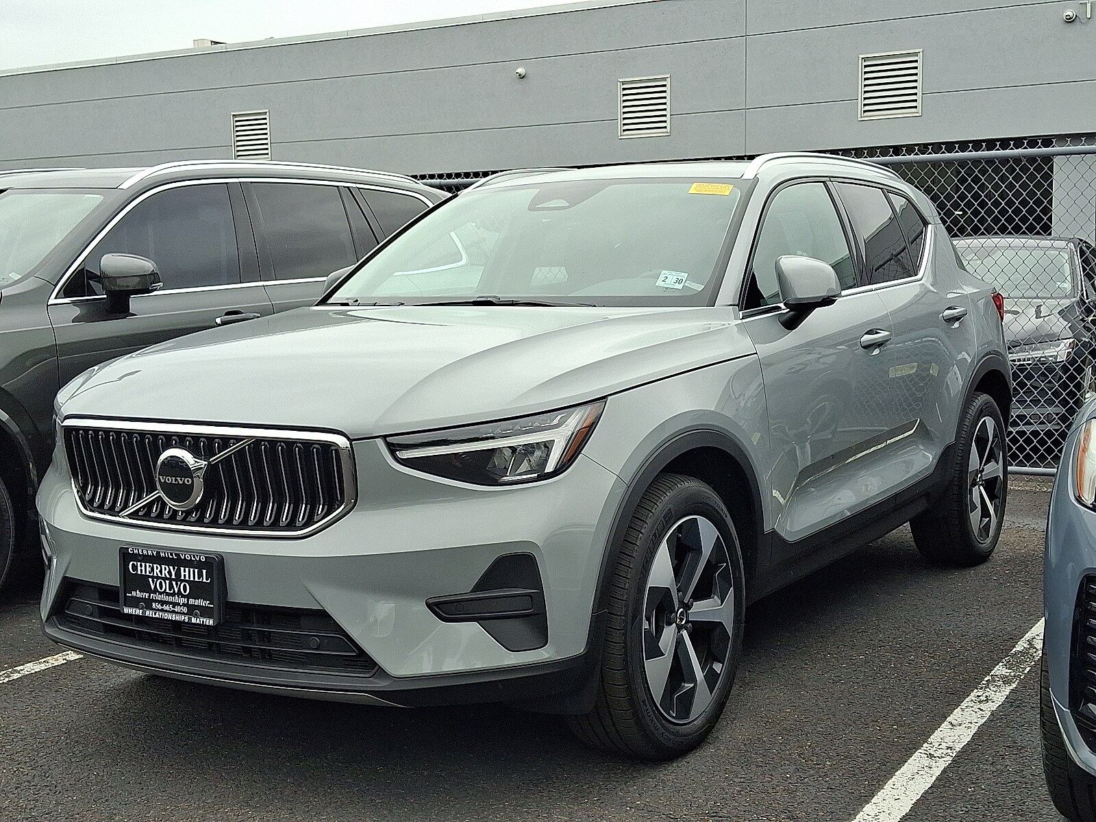 2025 Volvo XC40 AWD Core photo 2
