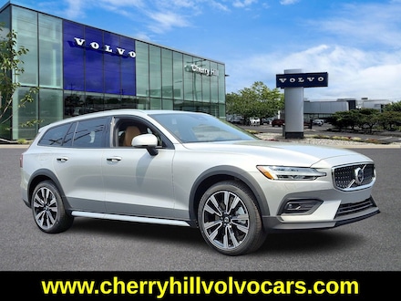 2025 Volvo V60 Cross Country B5 Ultra Wagon AWD