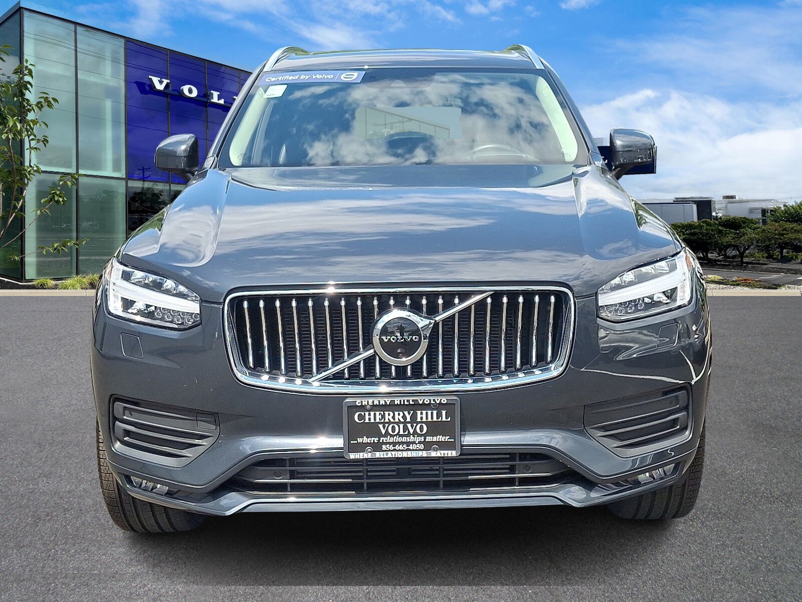 2022 Volvo XC90 T6 Momentum photo 2