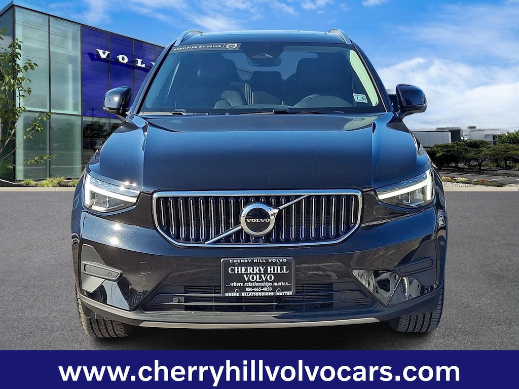 Certified 2025 Volvo XC40 B5 Core SUV