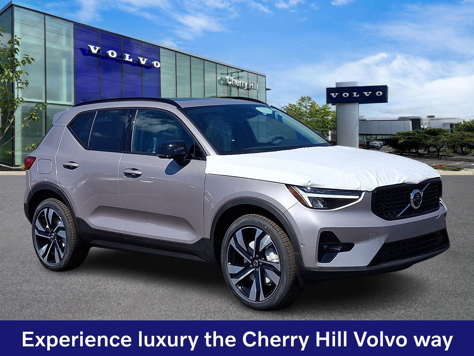 2026 Volvo XC40 B5 Plus Dark AWD's photo