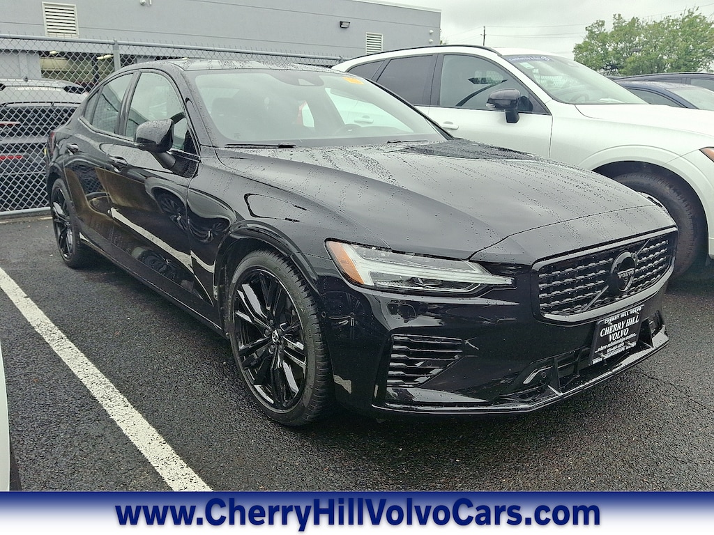 Used 2022 Volvo S60 Recharge Plug-In Hybrid T8 Black Edition R-Design Extended Range
