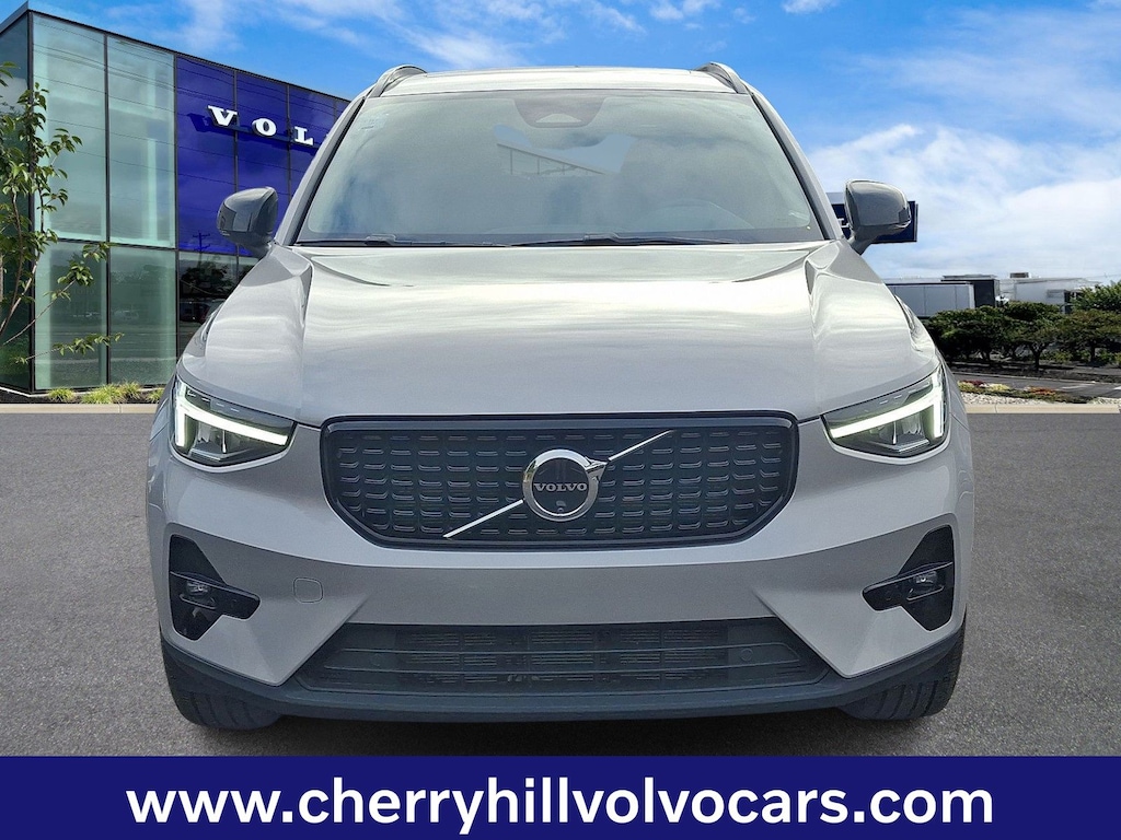 Certified 2025 Volvo XC40 B5 Plus Dark Theme SUV