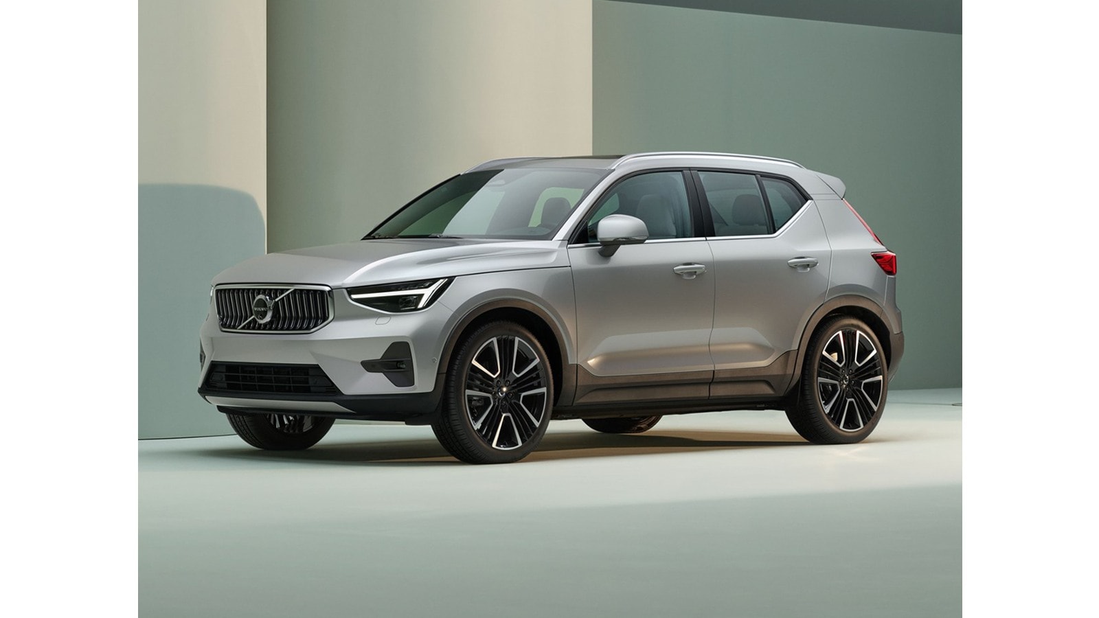 2023 Volvo XC40 B5 Core AWD's photo