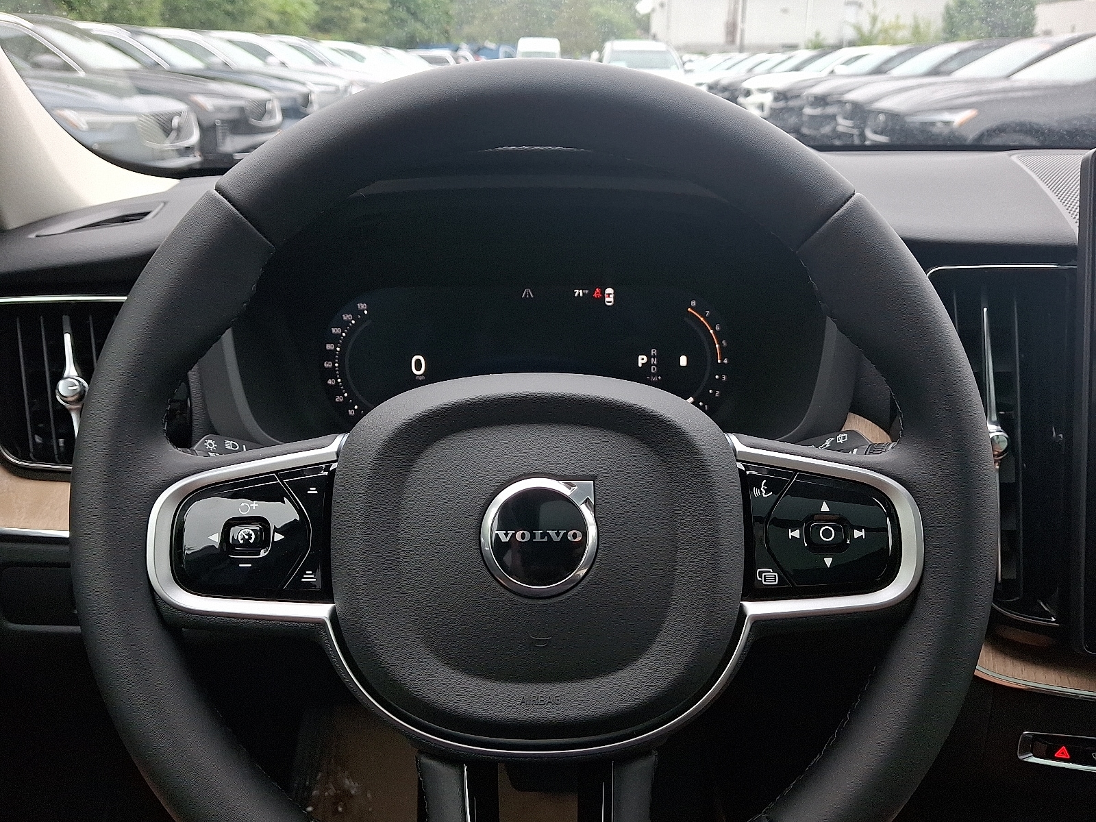 2026 Volvo XC60 B5 Plus photo 5