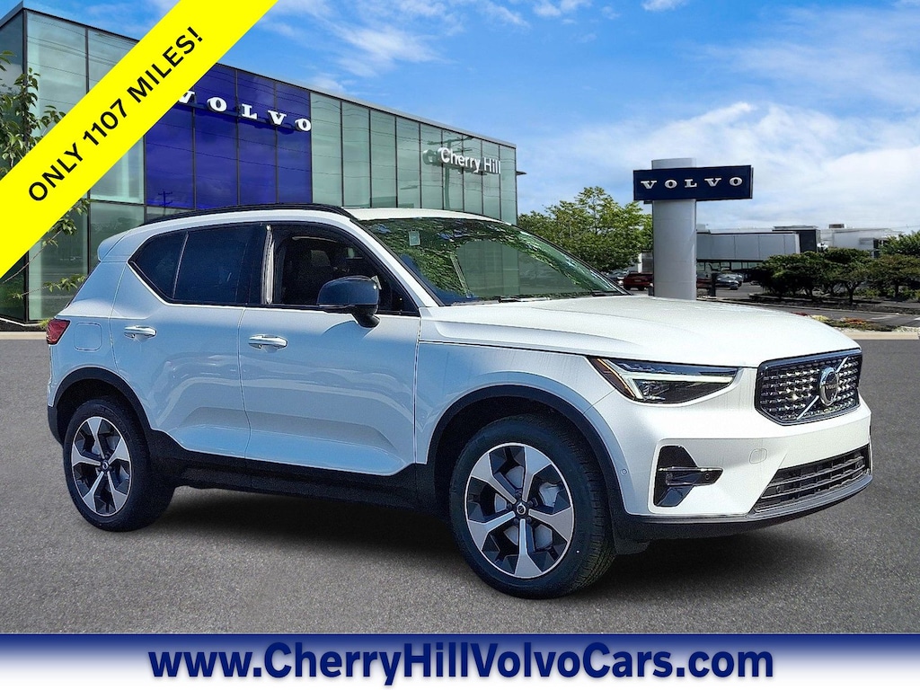 Certified 2025 Volvo XC40 B5 Plus Dark Theme SUV