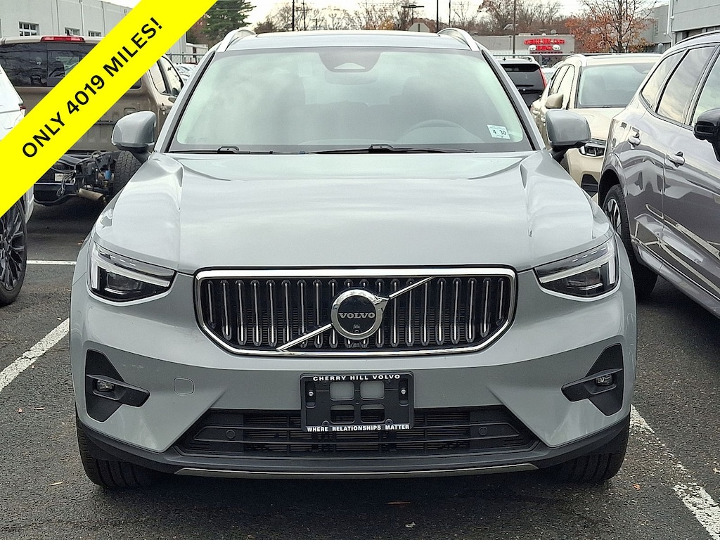 Certified 2025 Volvo XC40 B5 Ultra Bright Theme SUV