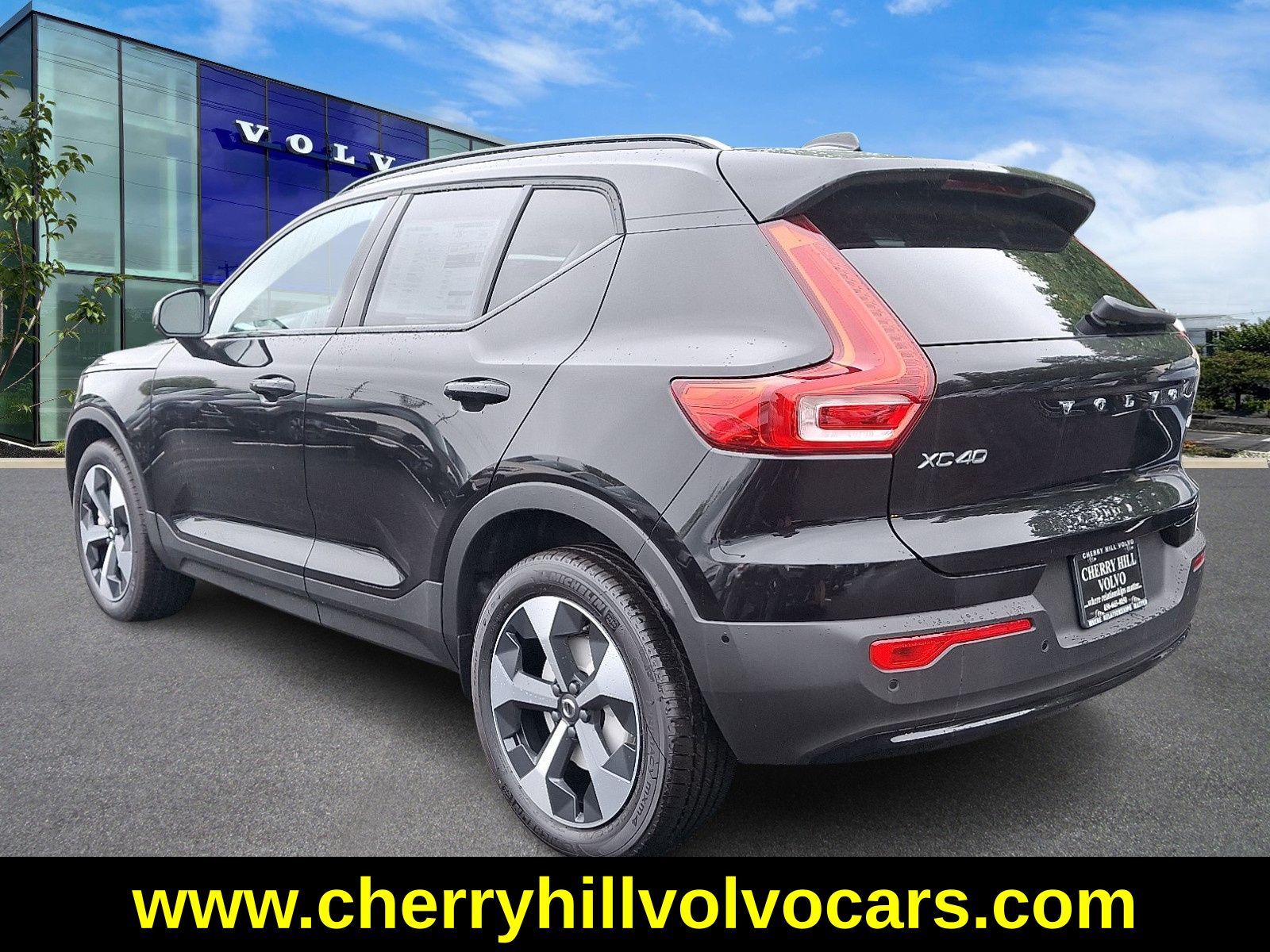 2026 Volvo XC40 AWD Plus photo 2