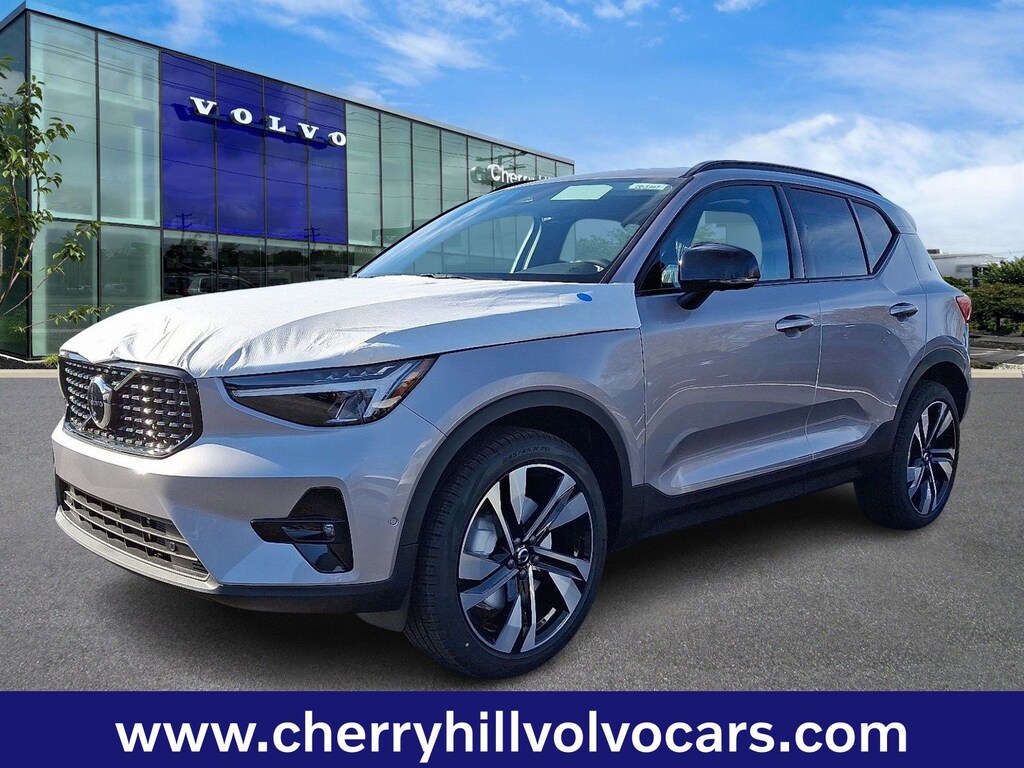 New 2026 Volvo XC40 B5 Plus SUV