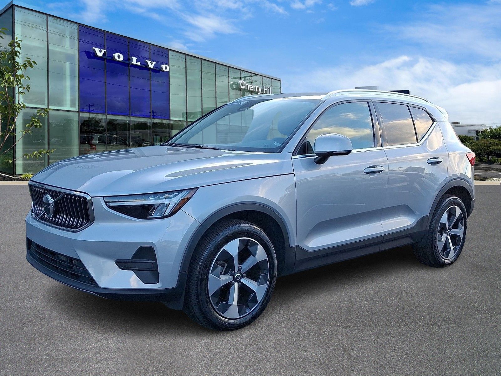 2024 Volvo XC40 Core photo 2