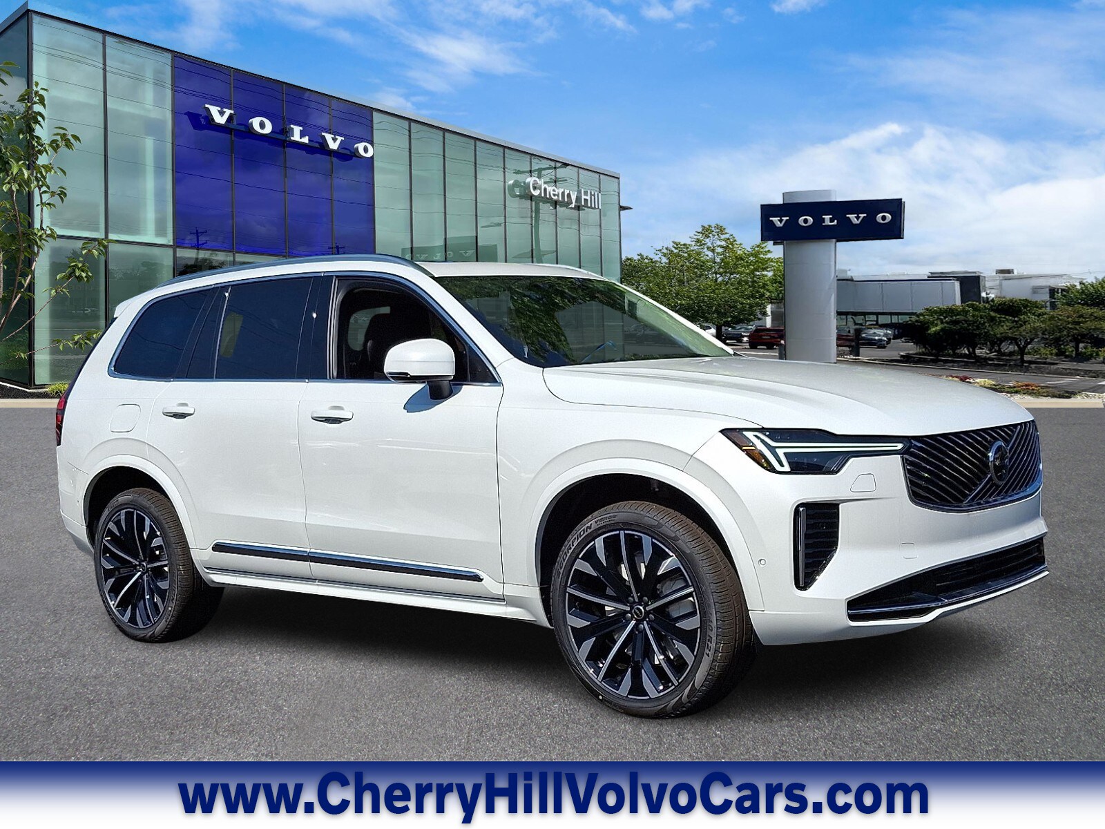 2025 Volvo XC90 plug-in hybrid SUV 