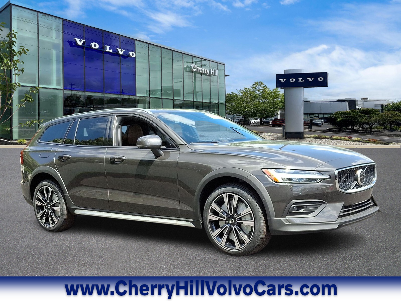2025 Volvo V60 Cross Country Wagon 