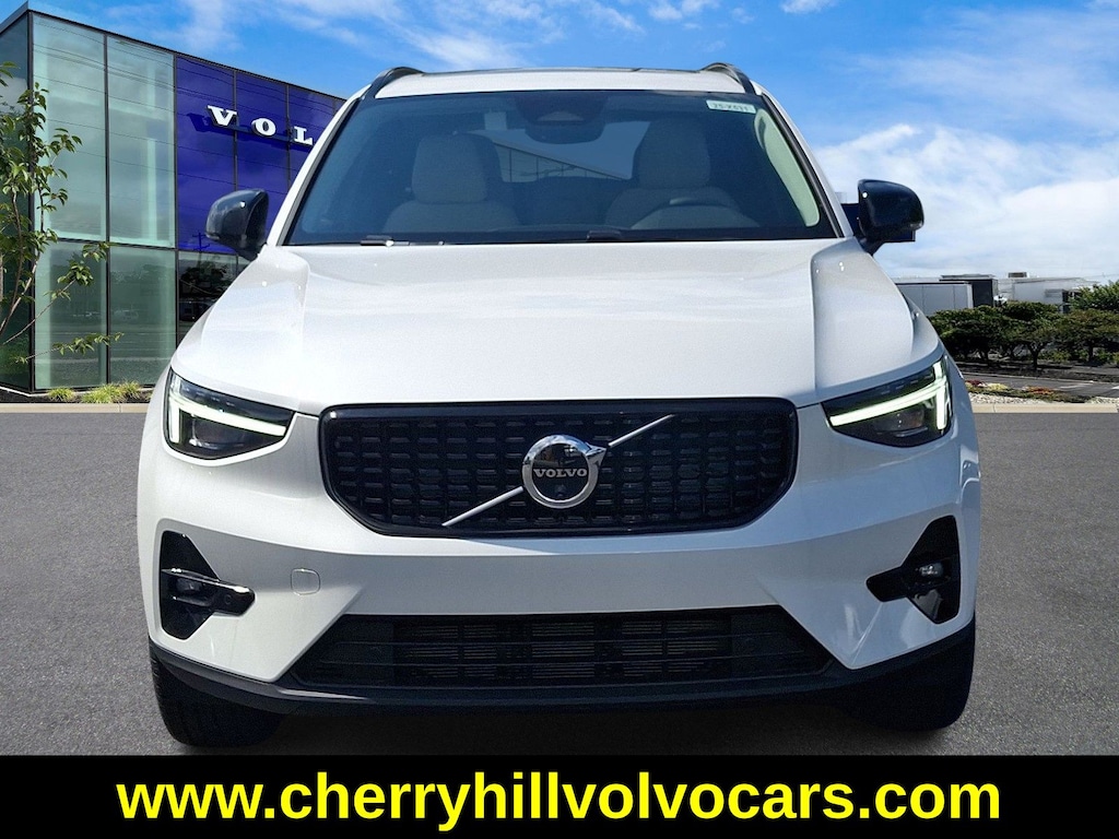 New 2025 Volvo XC40 B5 Ultra Dark Theme SUV