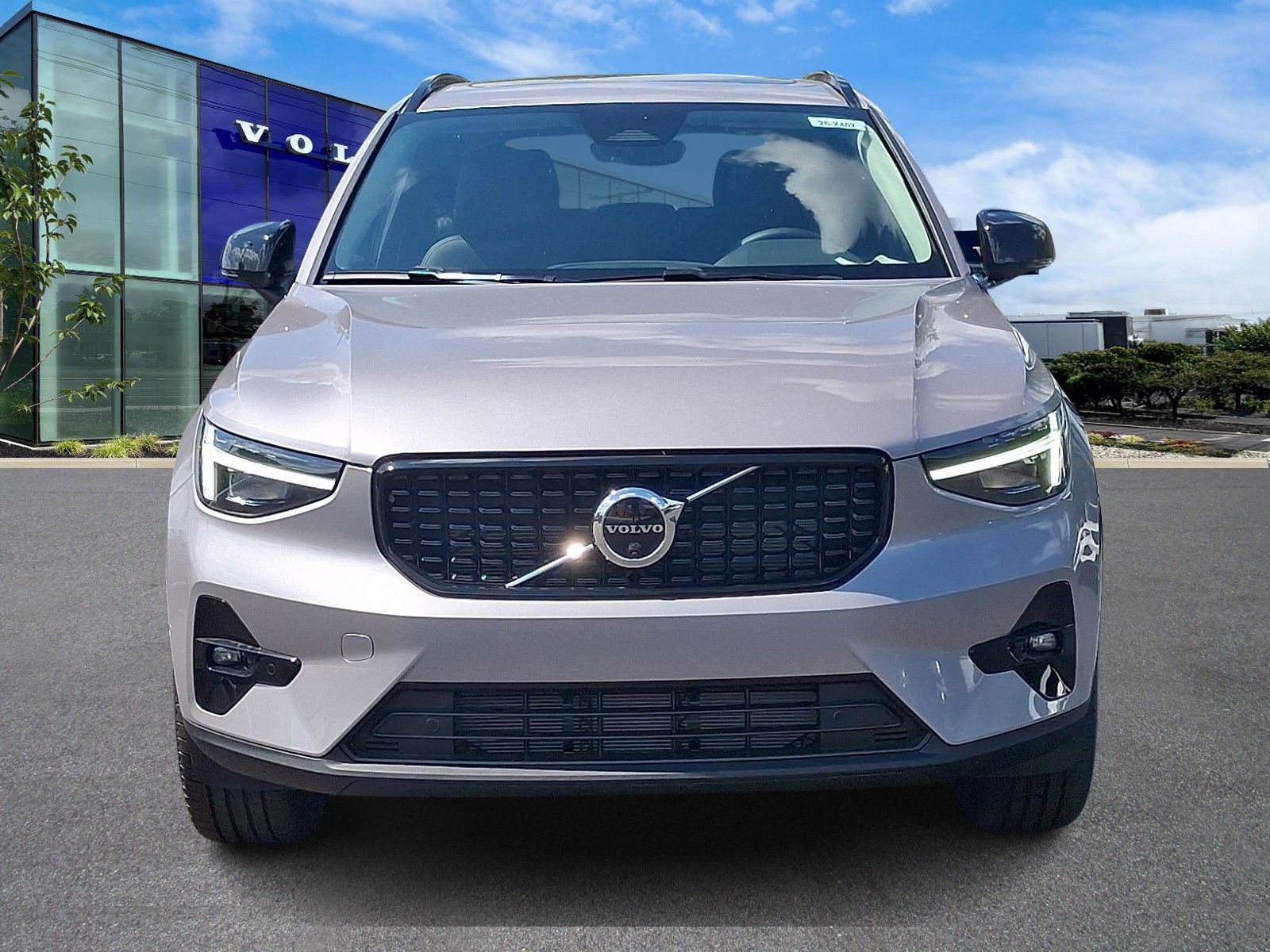 2026 Volvo XC40 Plus photo 2