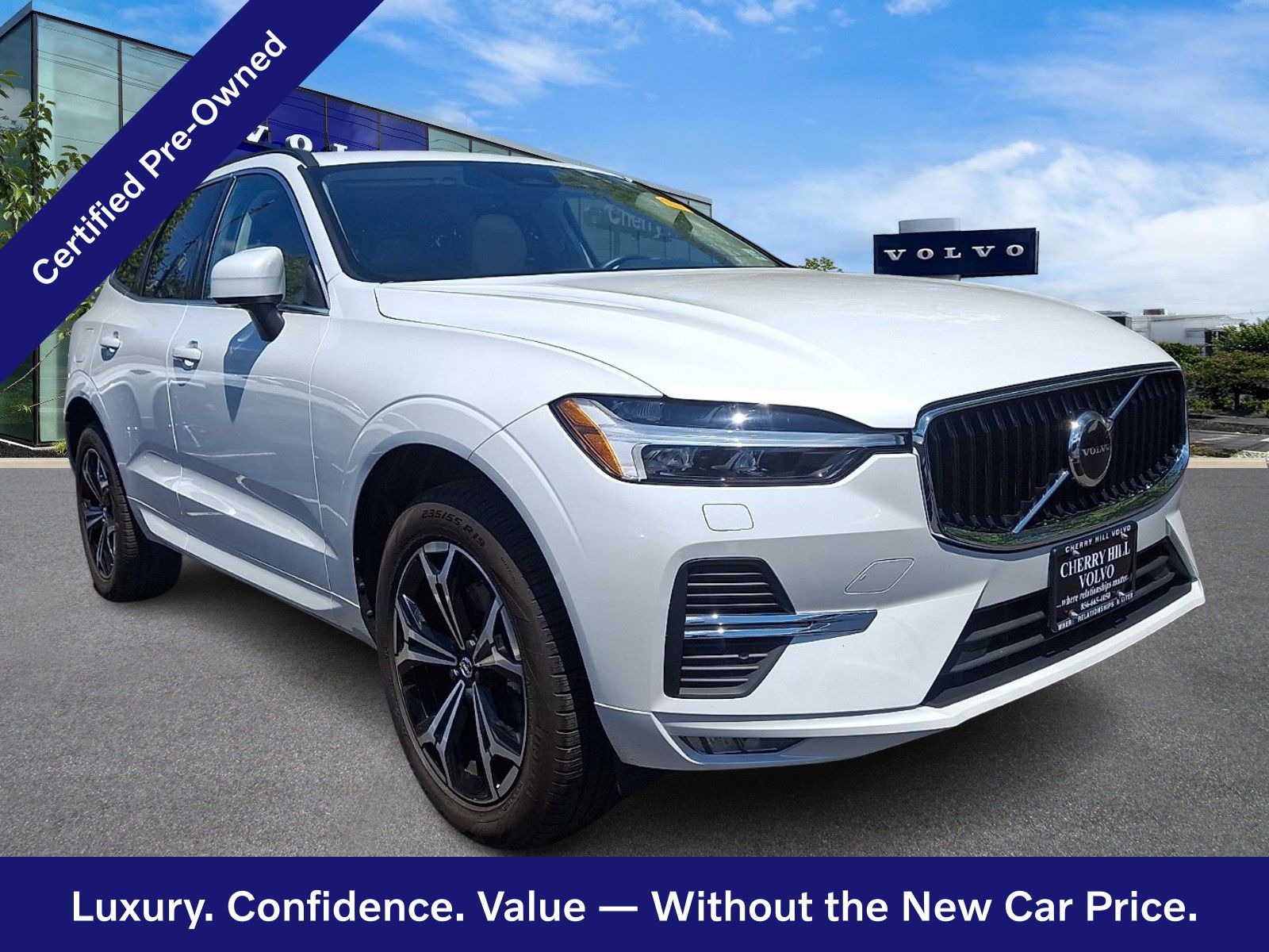 2022 Volvo XC60 B5 Momentum AWD's photo