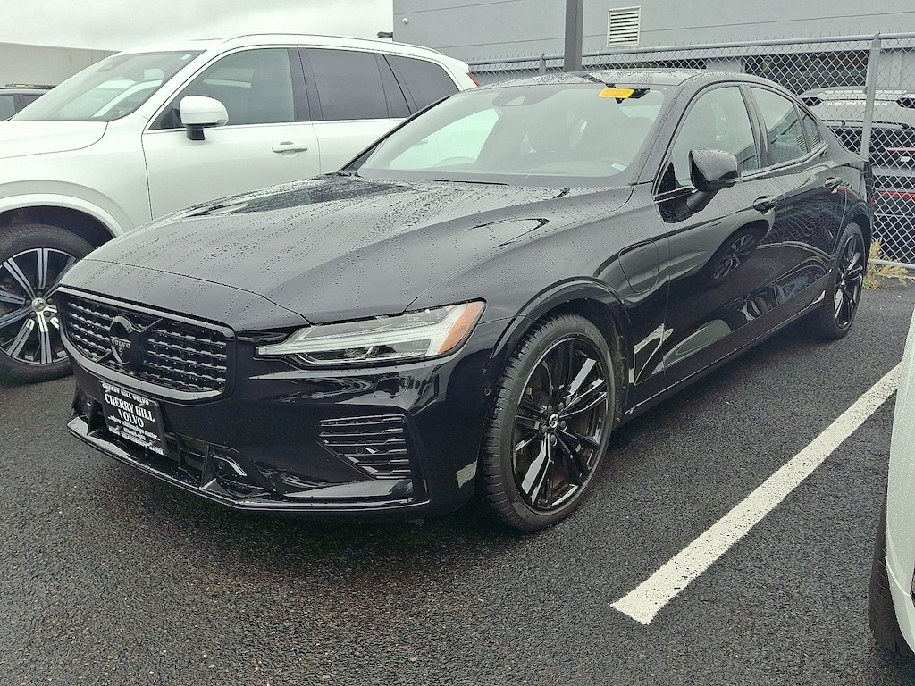 Used 2022 Volvo S60 Recharge Plug-In Hybrid T8 Black Edition R-Design Extended Range