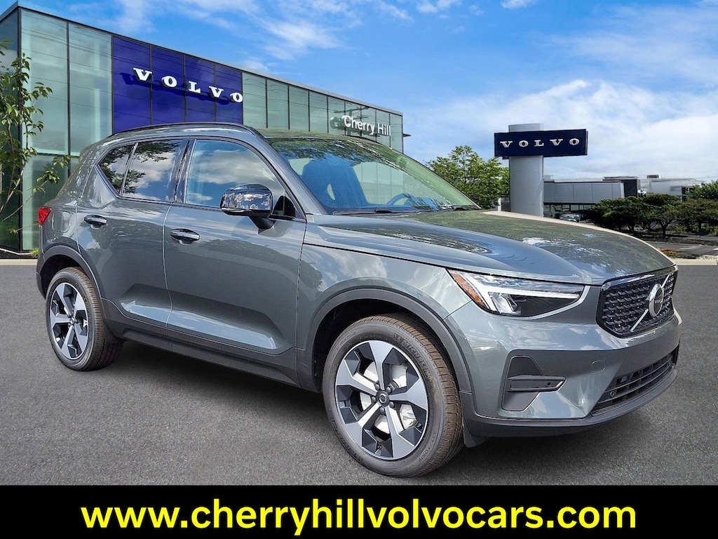 New 2026 Volvo XC40 B5 Core SUV