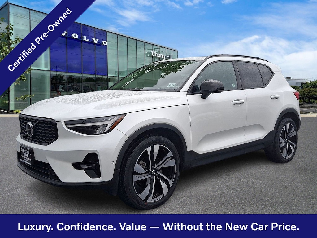 Certified 2024 Volvo XC40 B5 Plus Dark Theme SUV