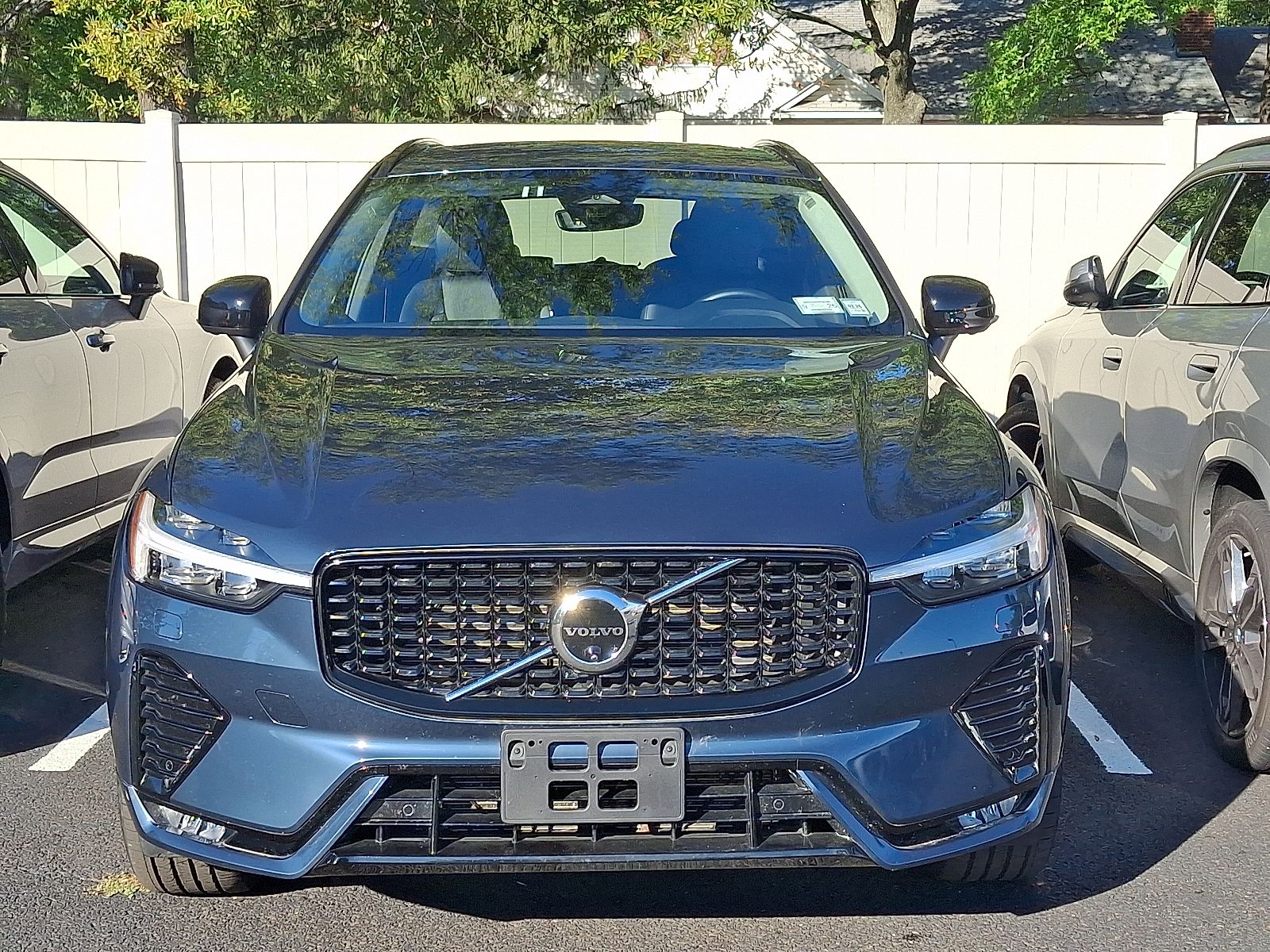 2025 Volvo XC60 B5 Plus photo 2