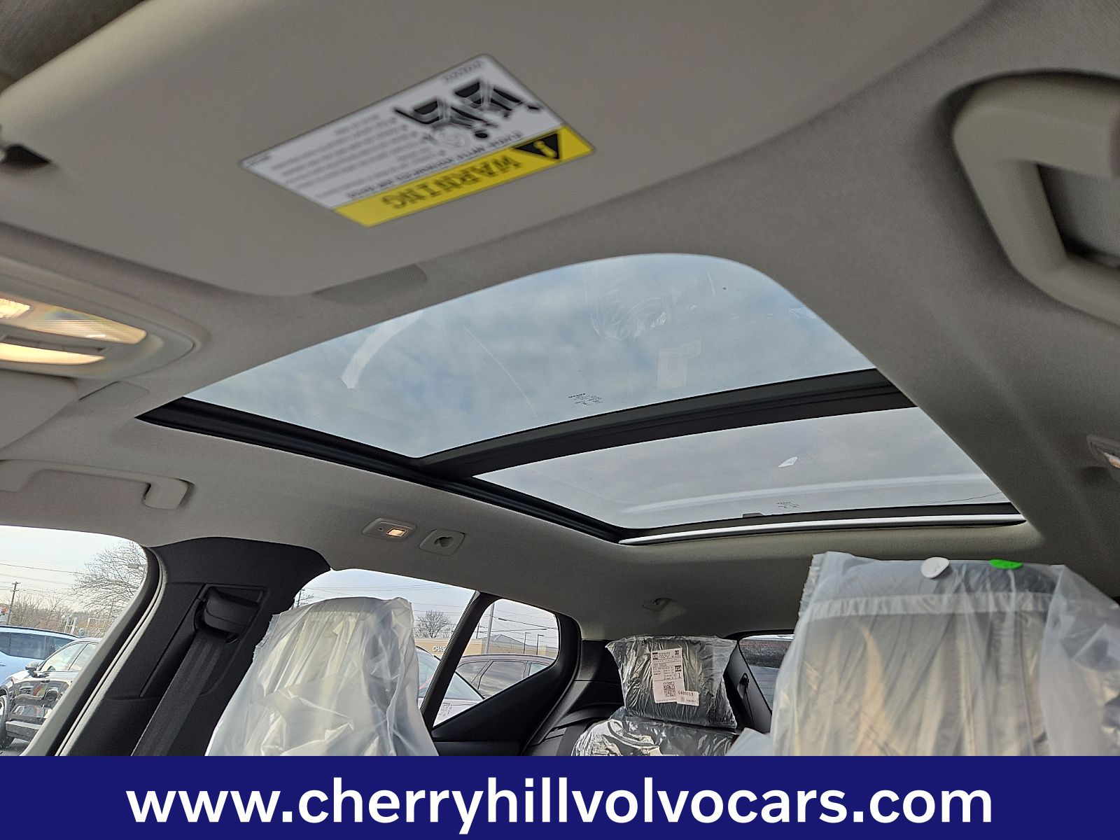 2026 Volvo XC40 Plus - Photo 11