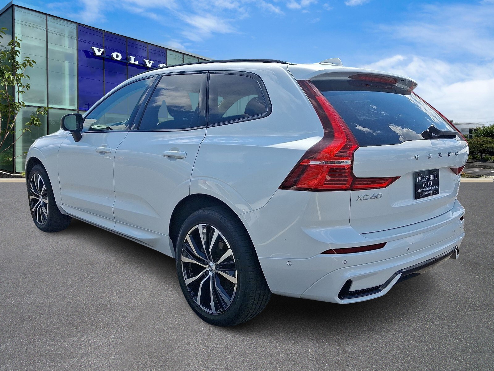 2024 Volvo XC60 B5 Plus photo 3