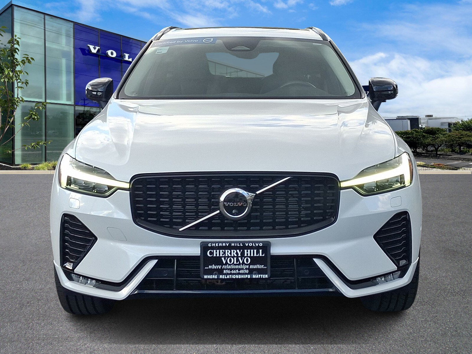 2023 Volvo XC60 B5 Plus photo 2