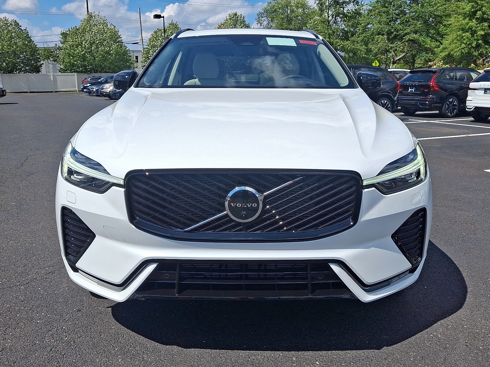 2026 Volvo XC60 B5 photo 2