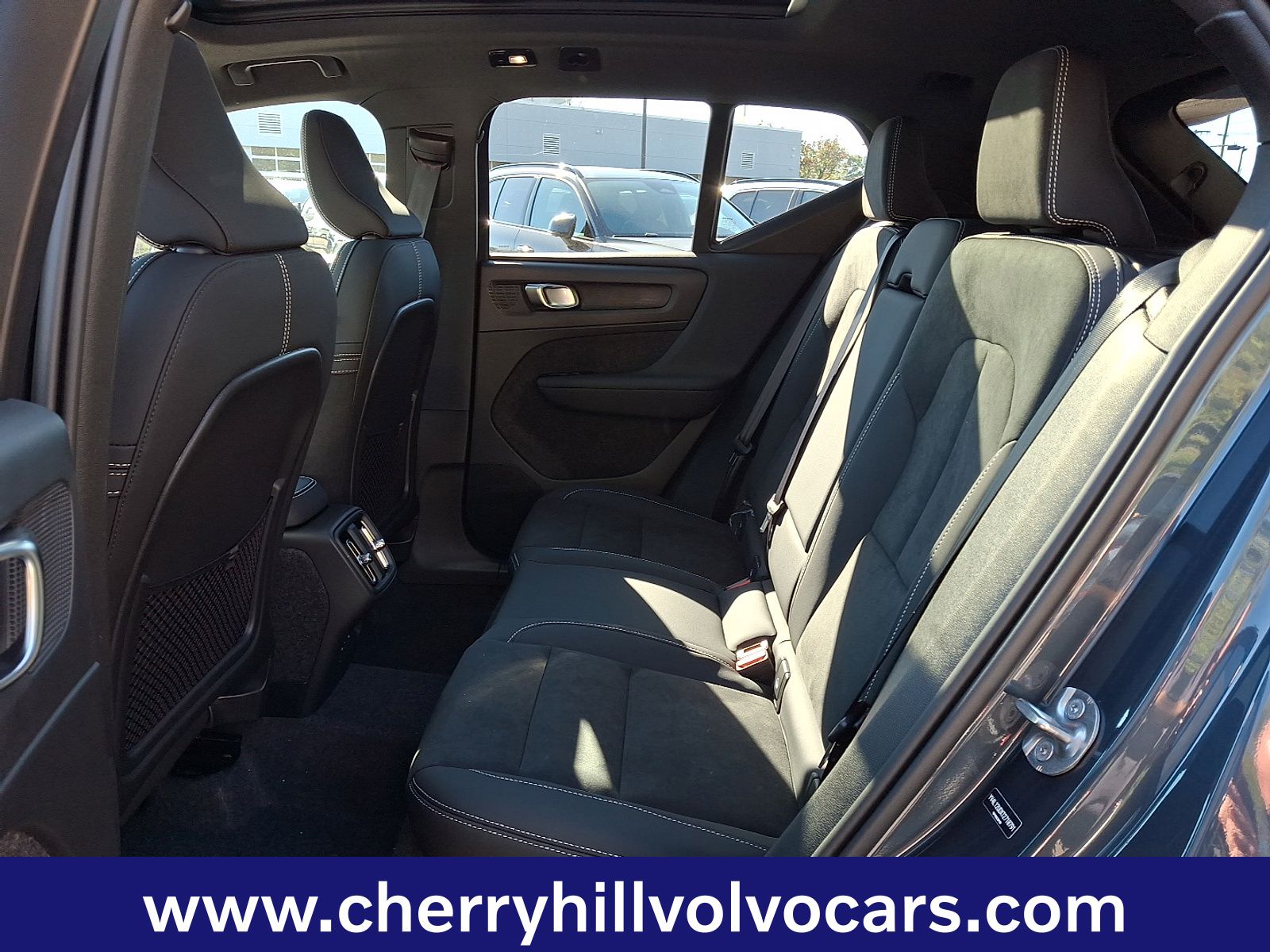 2026 Volvo XC40 Ultra Black Edition - Photo 7