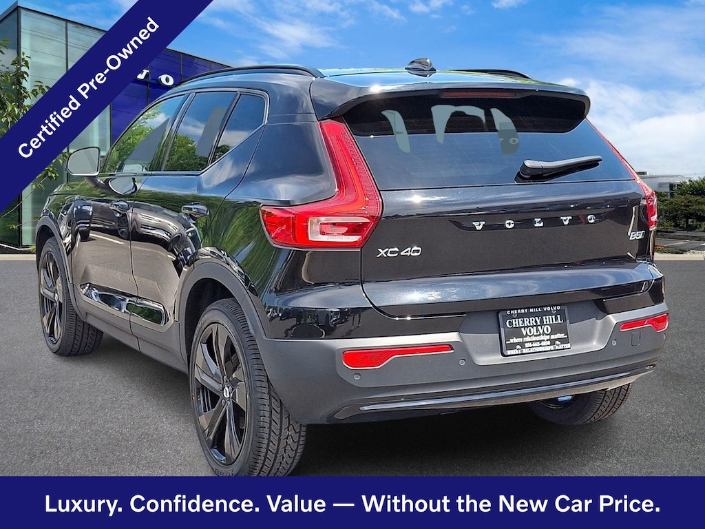 Certified 2023 Volvo XC40 B5 Plus Dark Theme SUV