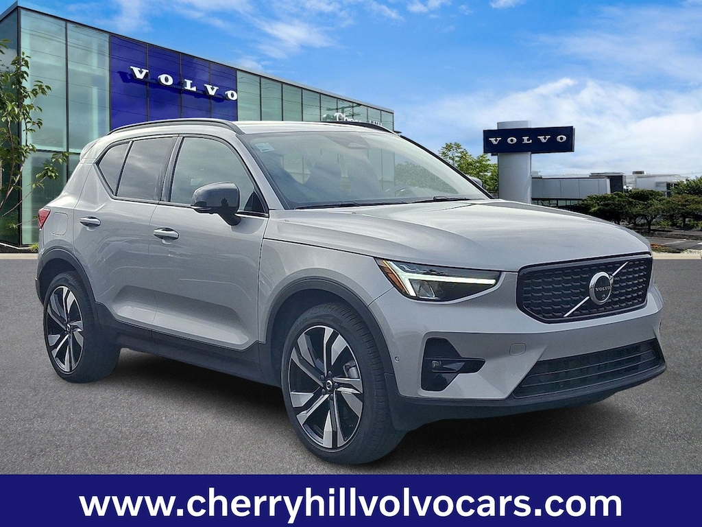 Certified 2025 Volvo XC40 B5 Plus Dark Theme SUV