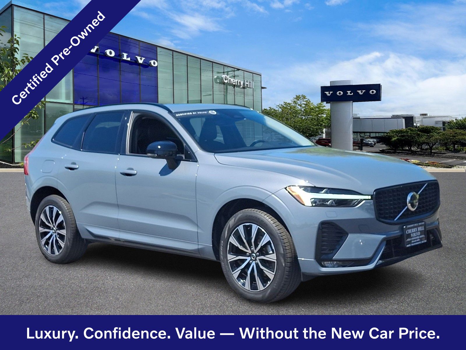 2024 Volvo XC60 B5 Core Dark Theme AWD's photo