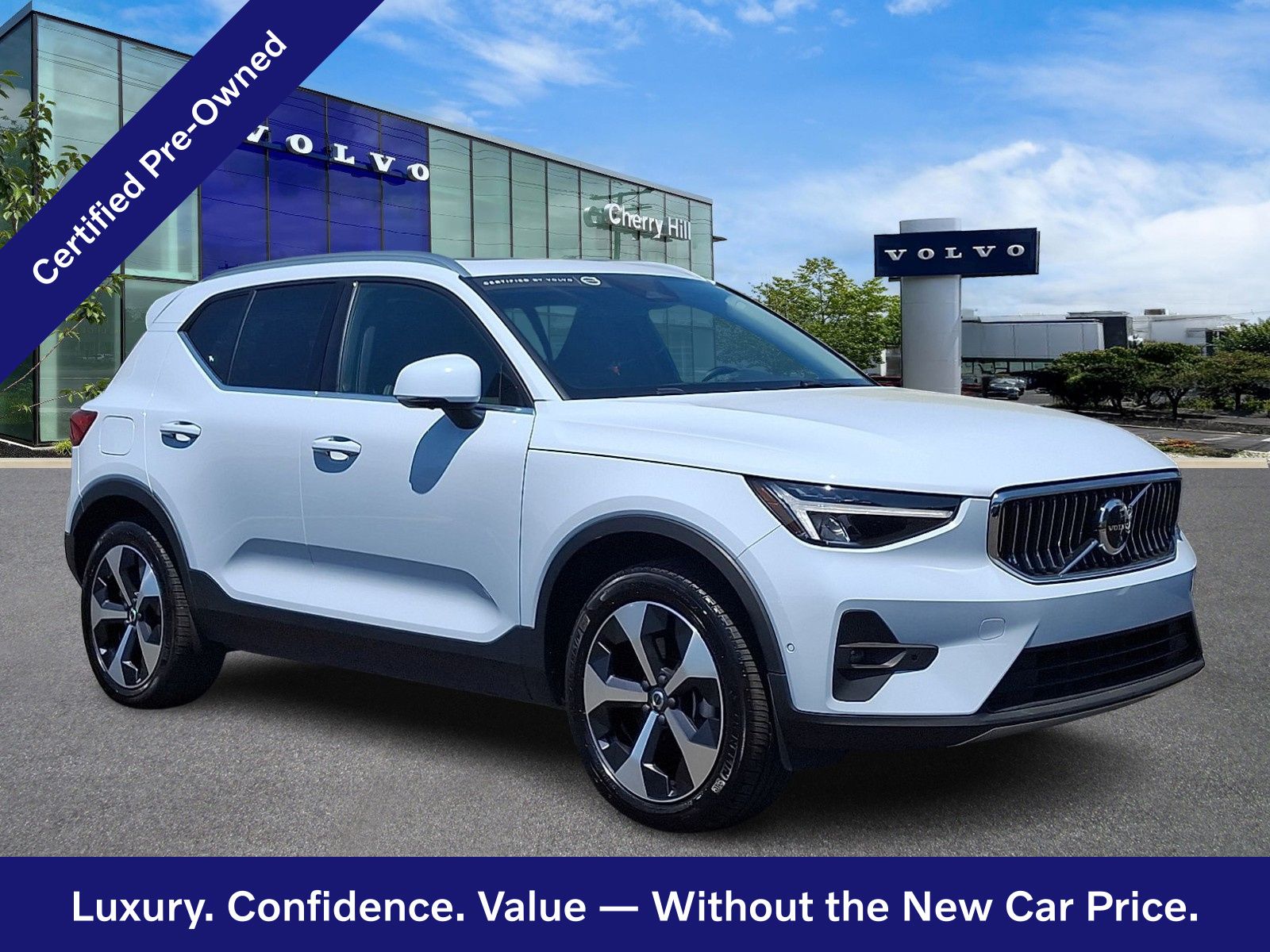 2025 Volvo XC40 B5 Plus Bright AWD's photo