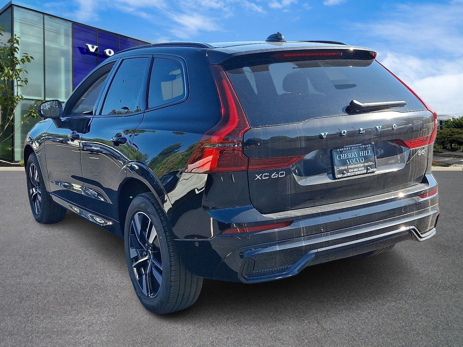 2026 Volvo XC60 B5 Plus photo 4