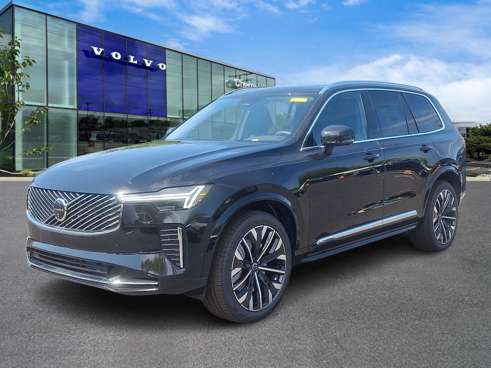 2025 Volvo XC90 AWD Plus photo 2
